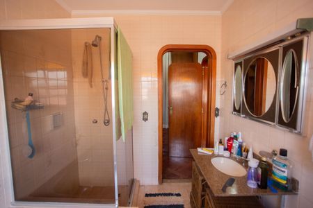 Casa à venda com 380m², 4 quartos e 4 vagasBanheiro da Suíte