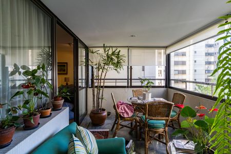 Varanda de apartamento à venda com 3 quartos, 185m² em Real Parque, São Paulo