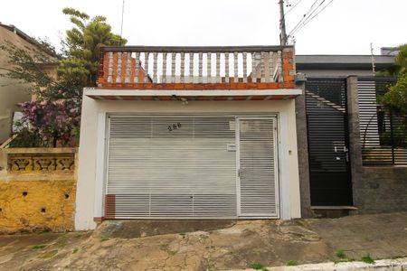 Casa à venda com 143m², 2 quartos e 2 vagas Casa à venda com 143m², 2 quartos e 2 vagasFachada