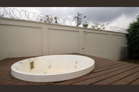 Apartamento à venda com 236m², 3 quartos e 2 vagas Apartamento à venda com 236m², 3 quartos e 2 vagasVaranda