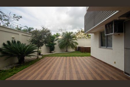 Apartamento à venda com 236m², 3 quartos e 2 vagas Apartamento à venda com 236m², 3 quartos e 2 vagasVaranda