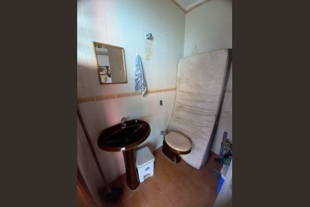 Casa à venda com 194m², 2 quartos e 3 vagas Casa à venda com 194m², 2 quartos e 3 vagasBanheiro
