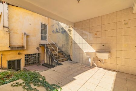 Casa à venda com 300m², 3 quartos e 4 vagasEscada