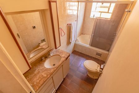 Casa à venda com 300m², 3 quartos e 4 vagasBanheiro da Suíte