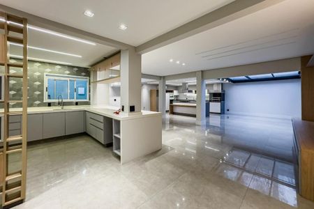 Casa de condomínio à venda com 250m², 3 quartos e 4 vagas