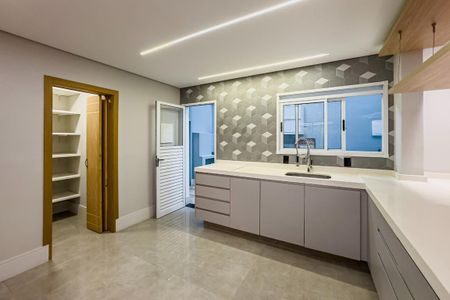 Casa de condomínio à venda com 250m², 3 quartos e 4 vagas