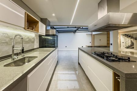 Casa de condomínio à venda com 250m², 3 quartos e 4 vagas