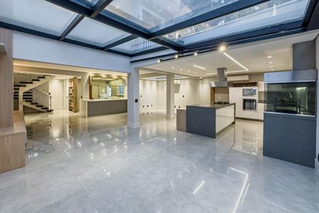 Casa de condomínio à venda com 250m², 3 quartos e 4 vagas