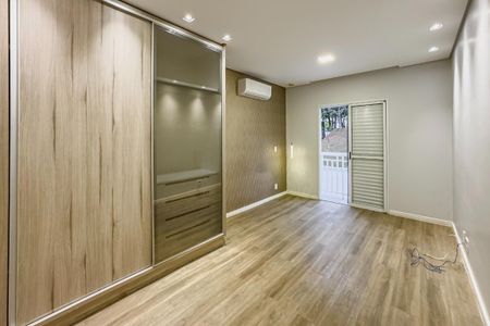 Casa de condomínio à venda com 250m², 3 quartos e 4 vagas