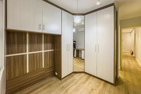 Casa de condomínio à venda com 250m², 3 quartos e 4 vagas