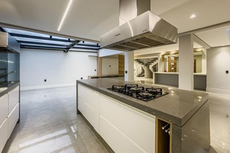 Casa de condomínio à venda com 250m², 3 quartos e 4 vagas