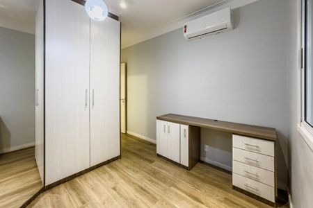 Casa de condomínio à venda com 250m², 3 quartos e 4 vagas
