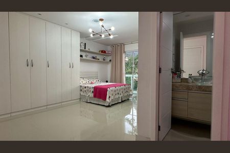 Casa de condomínio à venda com 350m², 3 quartos e 2 vagas Casa de condomínio à venda com 350m², 3 quartos e 2 vagasSuíte 2