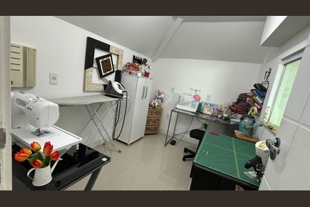 Casa de condomínio à venda com 350m², 3 quartos e 2 vagas Casa de condomínio à venda com 350m², 3 quartos e 2 vagasEscritório