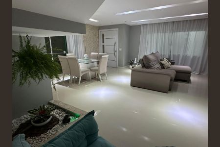 Casa de condomínio à venda com 350m², 3 quartos e 2 vagas Casa de condomínio à venda com 350m², 3 quartos e 2 vagasSala