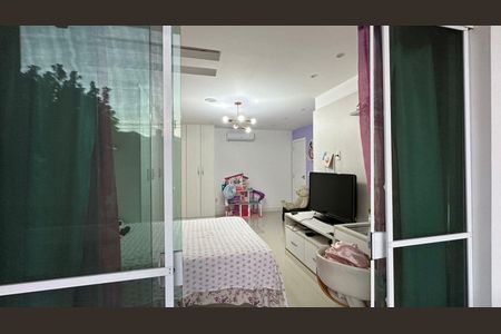 Casa de condomínio à venda com 350m², 3 quartos e 2 vagas Casa de condomínio à venda com 350m², 3 quartos e 2 vagasSuíte 1