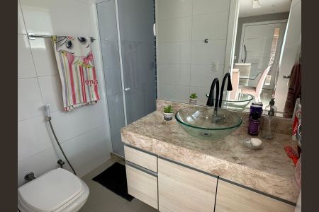 Casa de condomínio à venda com 350m², 3 quartos e 2 vagas Casa de condomínio à venda com 350m², 3 quartos e 2 vagasBanheiro