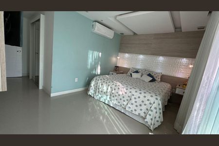 Casa de condomínio à venda com 350m², 3 quartos e 2 vagas Casa de condomínio à venda com 350m², 3 quartos e 2 vagasSuíte 3