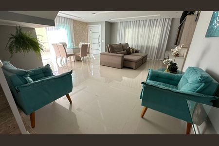 Casa de condomínio à venda com 350m², 3 quartos e 2 vagas Casa de condomínio à venda com 350m², 3 quartos e 2 vagasSala