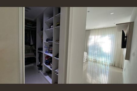 Casa de condomínio à venda com 350m², 3 quartos e 2 vagas Casa de condomínio à venda com 350m², 3 quartos e 2 vagasSuíte 3