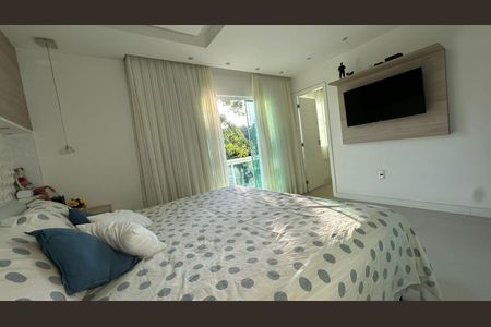Casa de condomínio à venda com 350m², 3 quartos e 2 vagas Casa de condomínio à venda com 350m², 3 quartos e 2 vagasSuíte 3