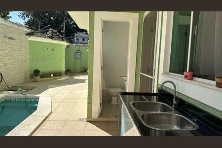 Casa de condomínio à venda com 350m², 3 quartos e 2 vagas Casa de condomínio à venda com 350m², 3 quartos e 2 vagasPiscina