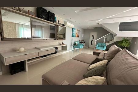 Casa de condomínio à venda com 350m², 3 quartos e 2 vagas Casa de condomínio à venda com 350m², 3 quartos e 2 vagasSala