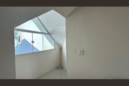 Casa de condomínio à venda com 350m², 3 quartos e 2 vagas Casa de condomínio à venda com 350m², 3 quartos e 2 vagasSótão