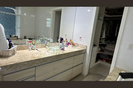 Casa de condomínio à venda com 350m², 3 quartos e 2 vagas Casa de condomínio à venda com 350m², 3 quartos e 2 vagasBanheiro da Suíte 3