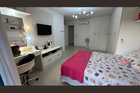 Casa de condomínio à venda com 350m², 3 quartos e 2 vagas Casa de condomínio à venda com 350m², 3 quartos e 2 vagasSuíte 2