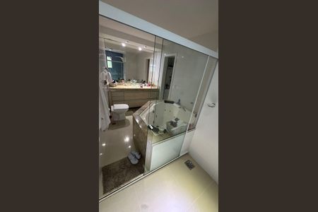 Casa de condomínio à venda com 350m², 3 quartos e 2 vagas Casa de condomínio à venda com 350m², 3 quartos e 2 vagasBanheiro da Suíte 3