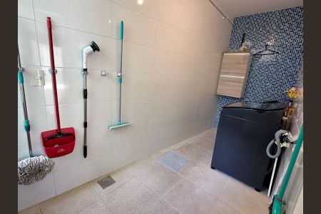 Casa de condomínio à venda com 350m², 3 quartos e 2 vagas Casa de condomínio à venda com 350m², 3 quartos e 2 vagasÁrea de Serviço