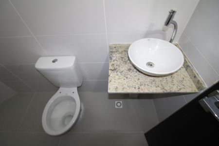 Banheiro de apartamento à venda com 1 quarto, 32m² em Parada Inglesa, São Paulo