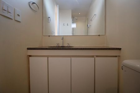Apartamento para alugar com 72m², 3 quartos e 1 vaga Apartamento para alugar com 72m², 3 quartos e 1 vagaBanheiro da Suíte