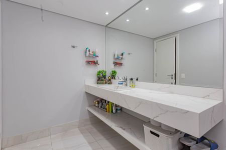 Apartamento à venda com 229m², 4 quartos e 3 vagasBanheiro da Suíte