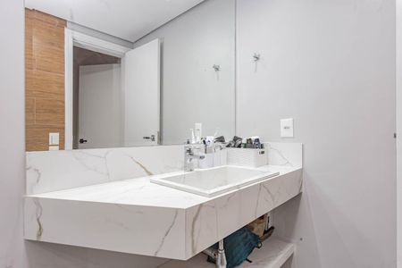 Apartamento à venda com 229m², 4 quartos e 3 vagasBanheiro da Suíte 2