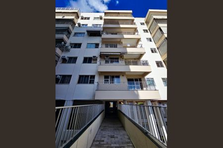 Apartamento à venda com 60m², 2 quartos e 1 vaga Apartamento à venda com 60m², 2 quartos e 1 vagaFachada do bloco