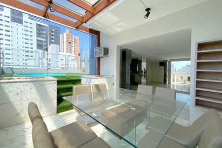 Apartamento para alugar com 213m², 2 quartos e 2 vagas Apartamento para alugar com 213m², 2 quartos e 2 vagasVaranda da Sala