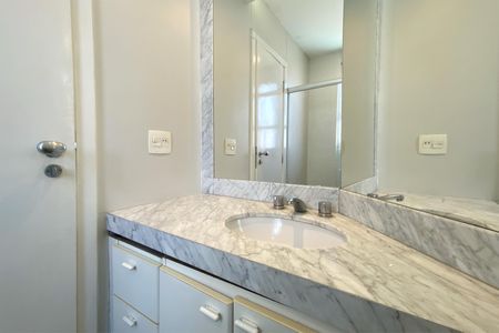 Apartamento para alugar com 213m², 2 quartos e 2 vagas Apartamento para alugar com 213m², 2 quartos e 2 vagasBanheiro Social