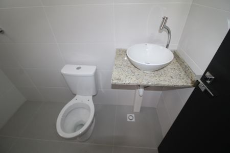 Banheiro Social de apartamento à venda com 1 quarto, 30m² em Parada Inglesa, São Paulo