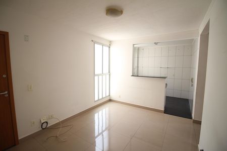 Sala de apartamento à venda com 2 quartos, 45m² em Califórnia, Contagem