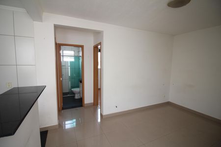 Sala de apartamento à venda com 2 quartos, 45m² em Califórnia, Contagem