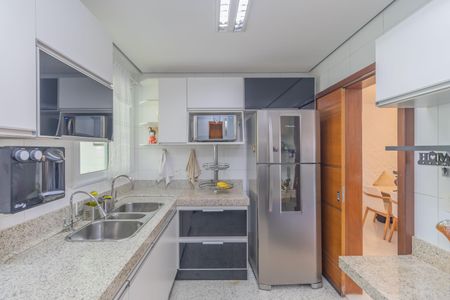 Apartamento à venda com 201m², 4 quartos e 3 vagas Apartamento à venda com 201m², 4 quartos e 3 vagasCozinha