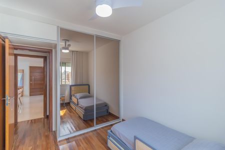 Apartamento à venda com 201m², 4 quartos e 3 vagas Apartamento à venda com 201m², 4 quartos e 3 vagasQuarto