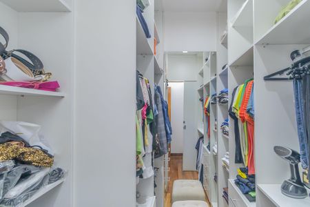 Apartamento à venda com 201m², 4 quartos e 3 vagas Apartamento à venda com 201m², 4 quartos e 3 vagasSuíte 1 Closet