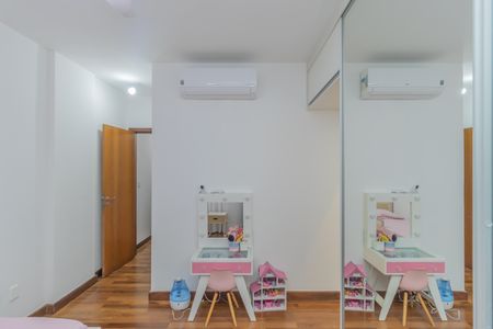 Apartamento à venda com 201m², 4 quartos e 3 vagas Apartamento à venda com 201m², 4 quartos e 3 vagasSuíte 3