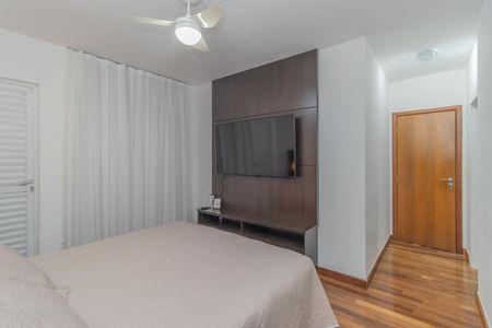 Apartamento à venda com 201m², 4 quartos e 3 vagas Apartamento à venda com 201m², 4 quartos e 3 vagasSuíte 1