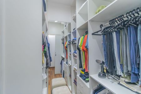 Apartamento à venda com 201m², 4 quartos e 3 vagas Apartamento à venda com 201m², 4 quartos e 3 vagasSuíte 1 Closet