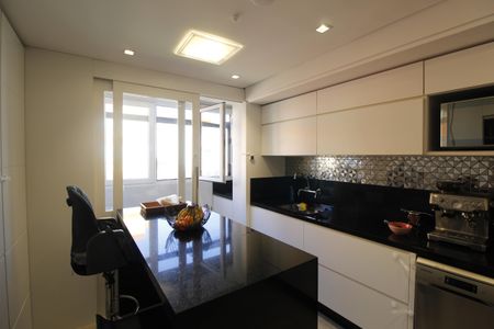 Apartamento à venda com 151m², 2 quartos e 2 vagasCozinha