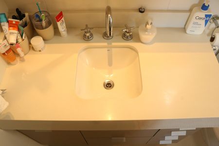 Apartamento à venda com 88m², 2 quartos e 2 vagasBanheiro da Suíte